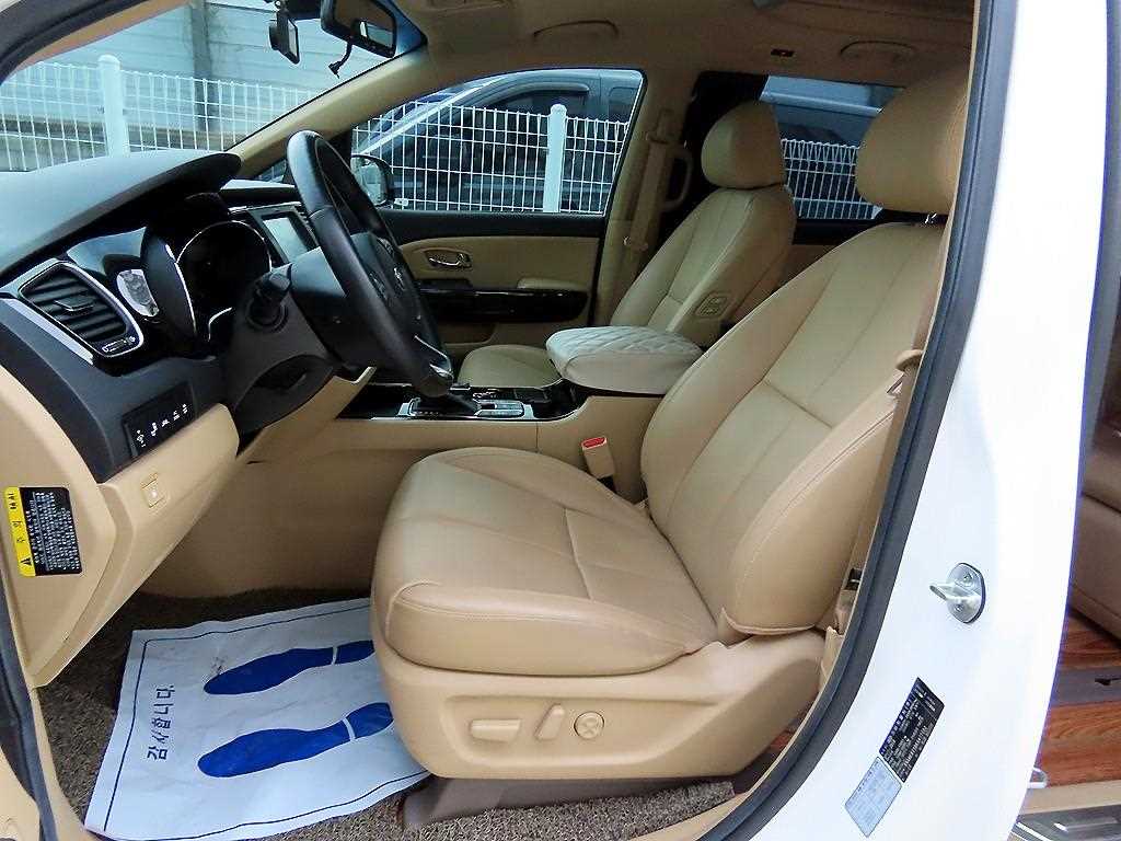 Kia Carnival — photo 05