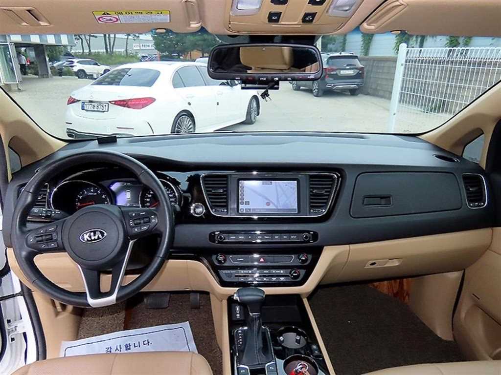 Kia Carnival — photo 07