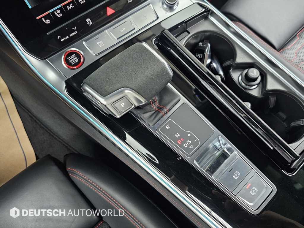 Audi RS7 — photo 09