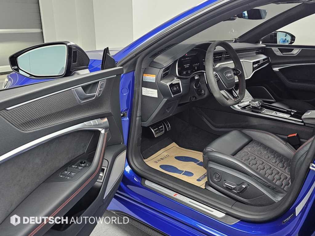 Audi RS7 — photo 11
