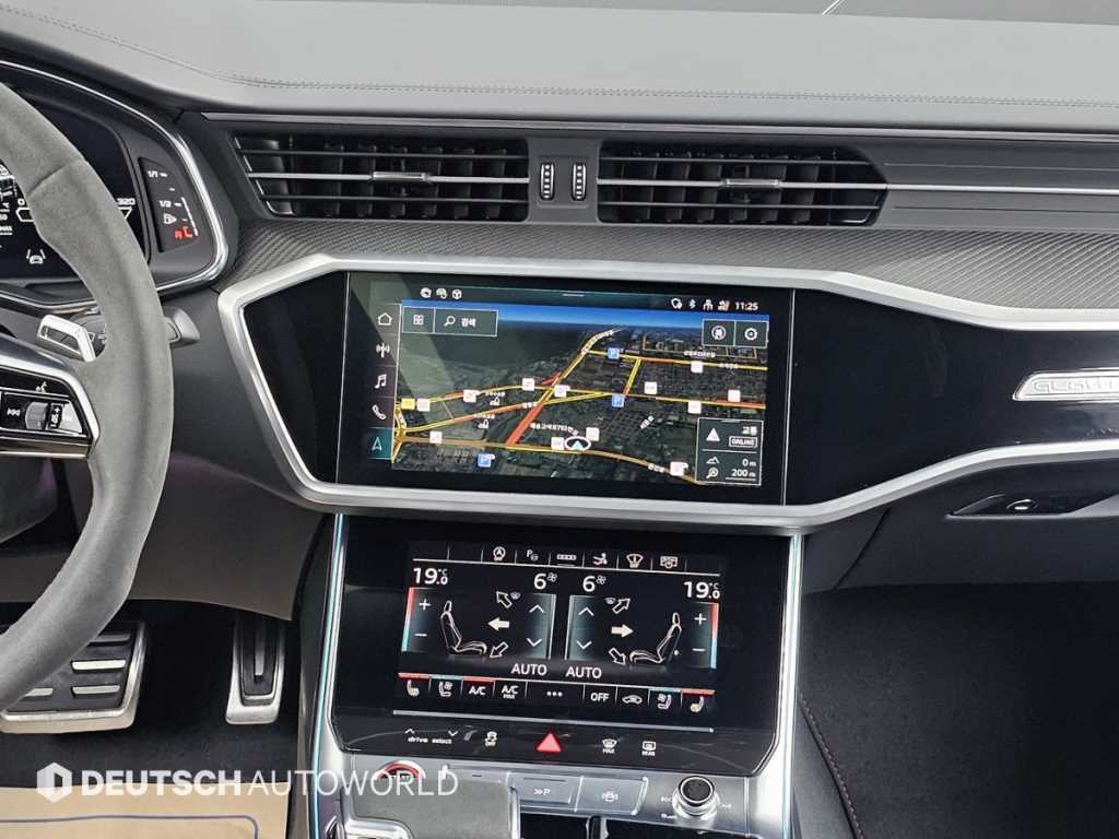 Audi RS7 — photo 14