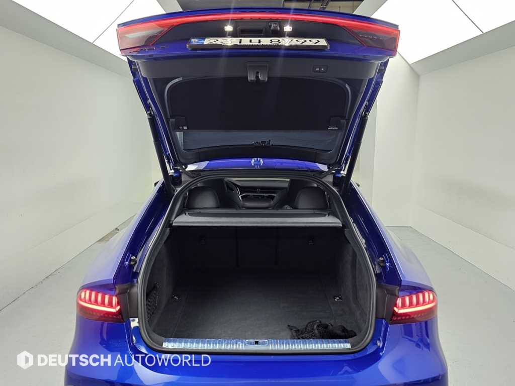 Audi RS7 — photo 19
