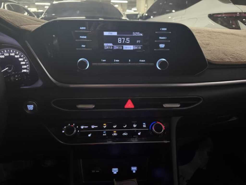 Hyundai Sonata — photo 07