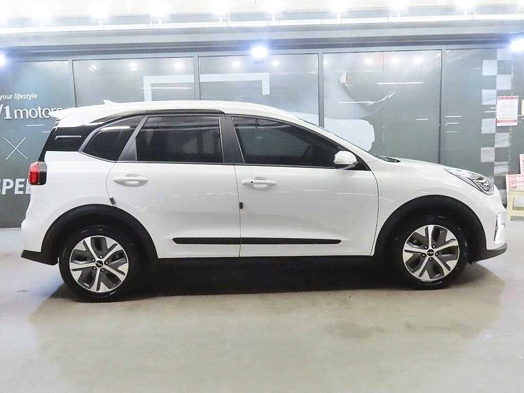 Kia Niro — photo 03