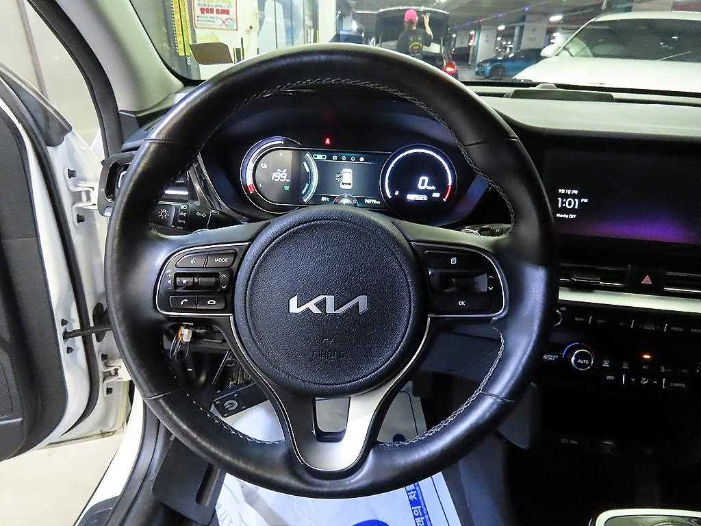 Kia Niro — photo 08