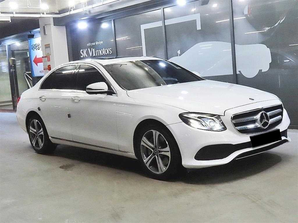 Mercedes-Benz E-Class — photo 01