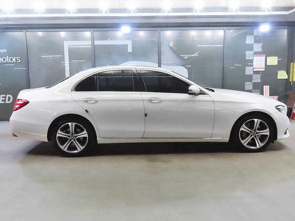 Mercedes-Benz E-Class — photo 03