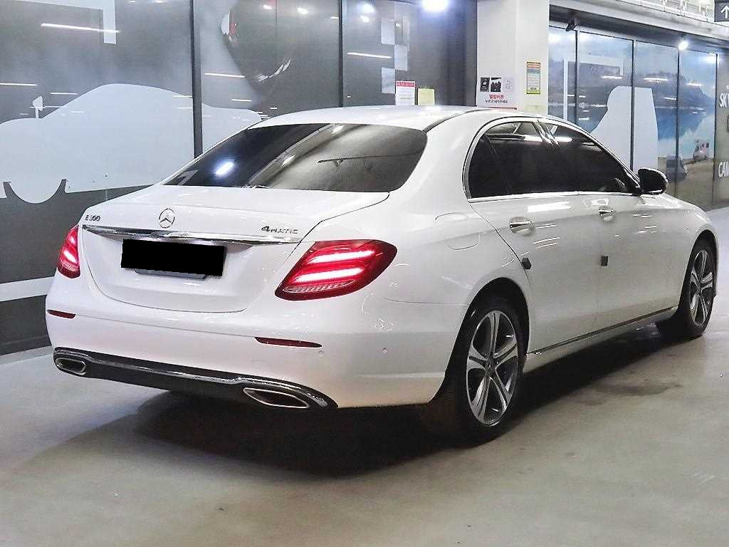 Mercedes-Benz E-Class — photo 04
