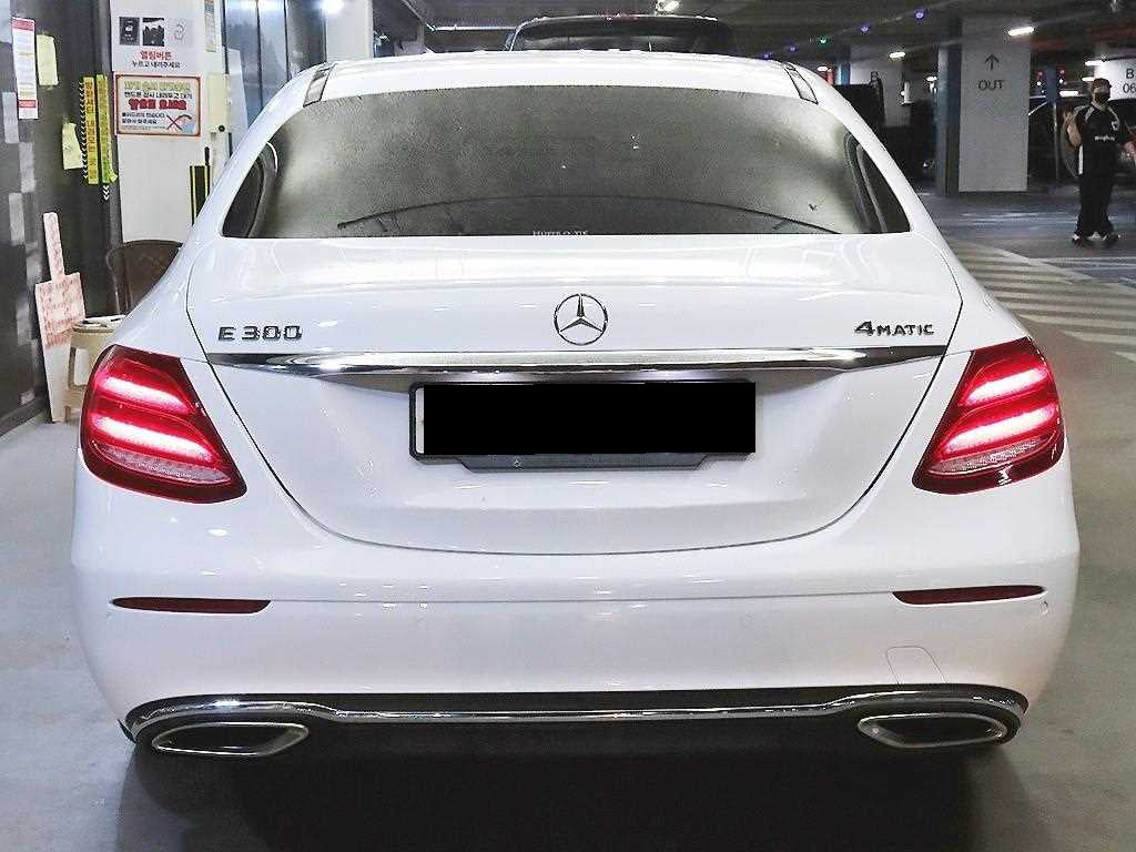 Mercedes-Benz E-Class — photo 05