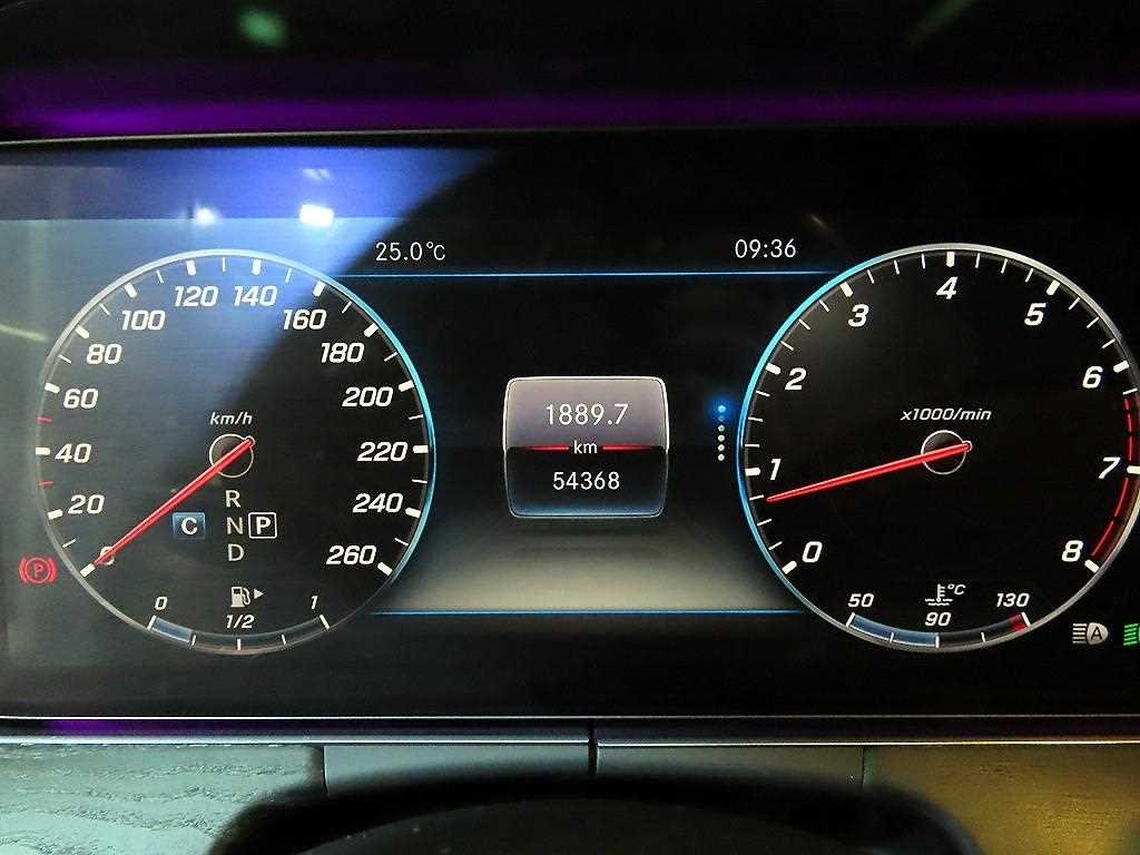 Mercedes-Benz E-Class — photo 09