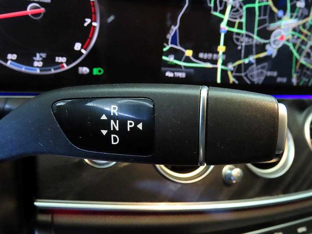 Mercedes-Benz E-Class — photo 12