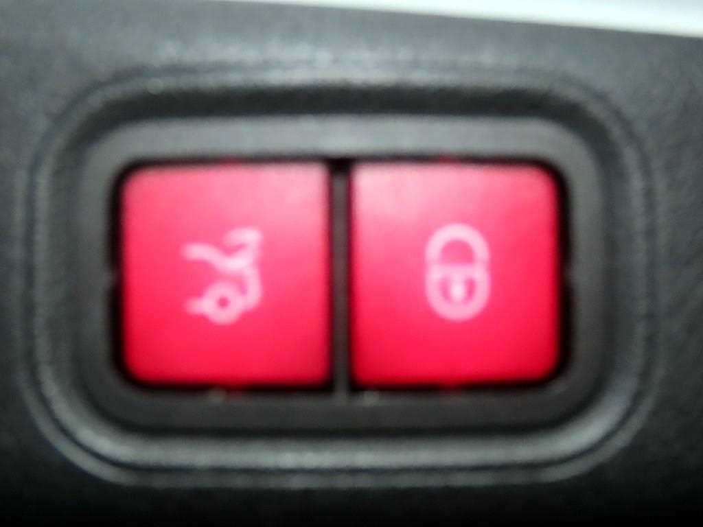 Mercedes-Benz E-Class — photo 16
