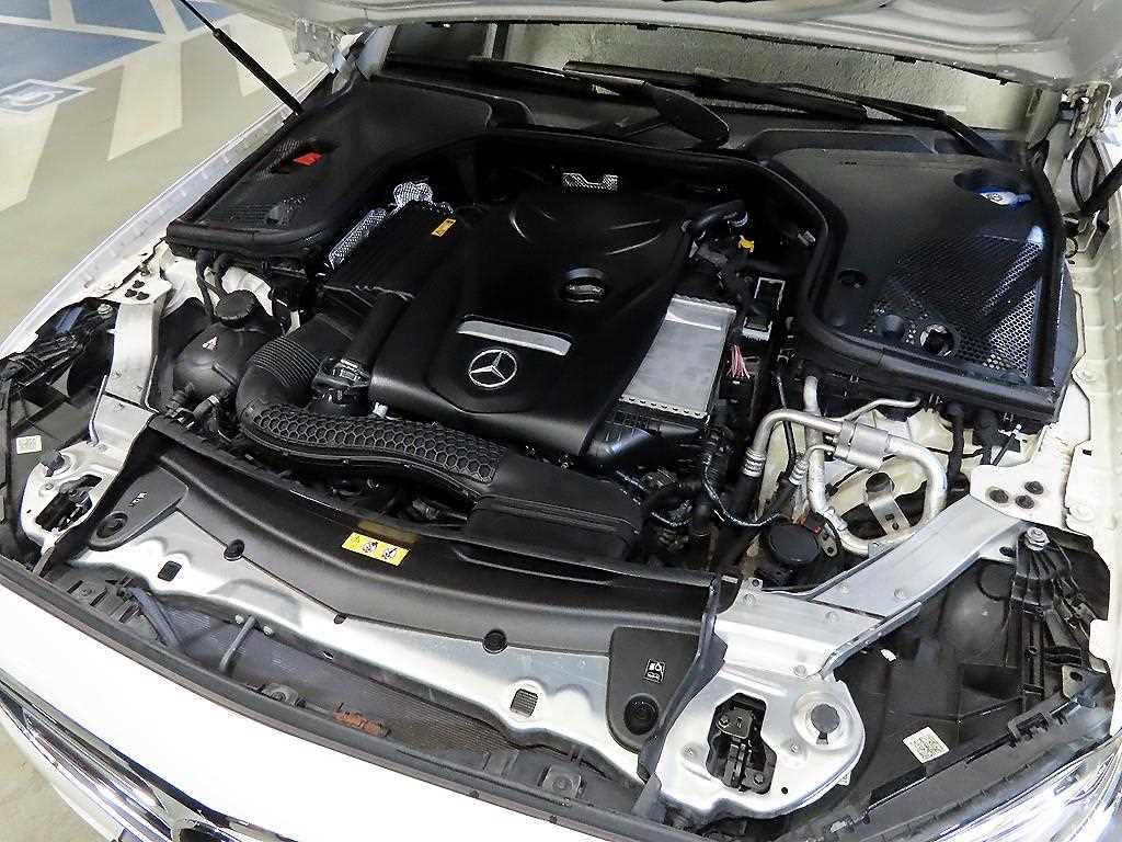 Mercedes-Benz E-Class — photo 19