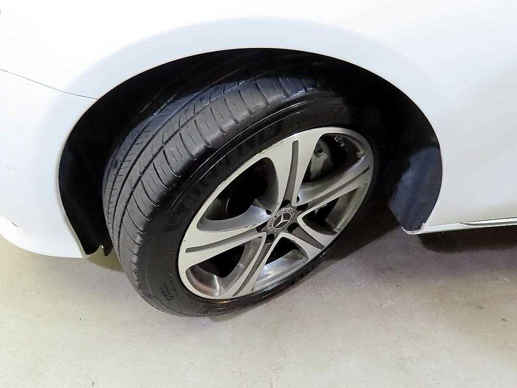 Mercedes-Benz E-Class — photo 20