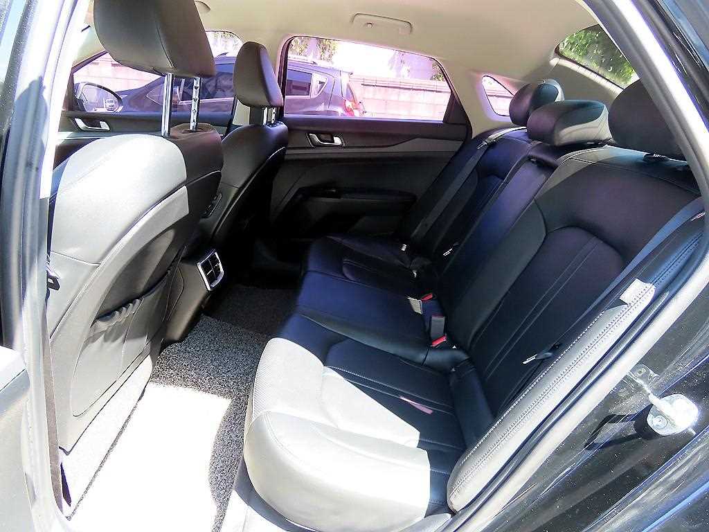 Kia K5 — photo 06