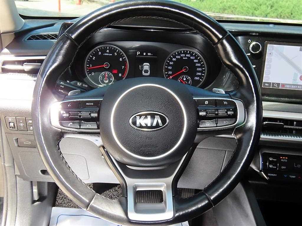 Kia K5 — photo 08