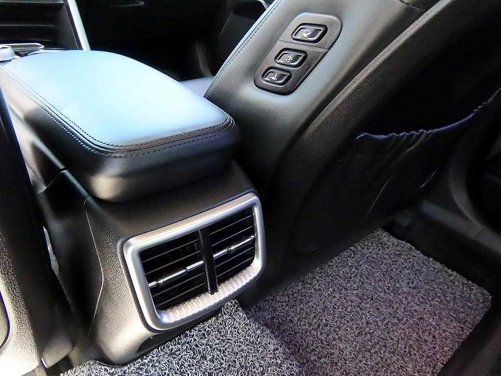 Kia K5 — photo 18