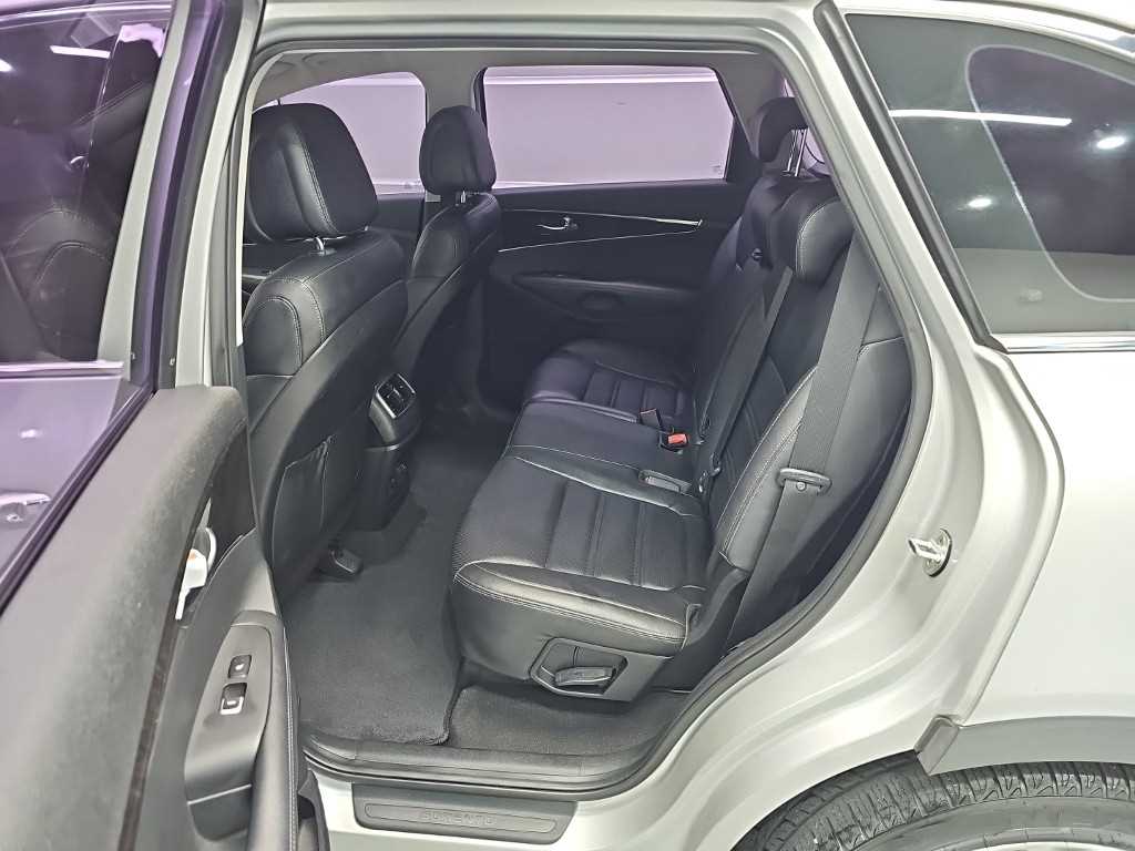 Kia Sorento — photo 12