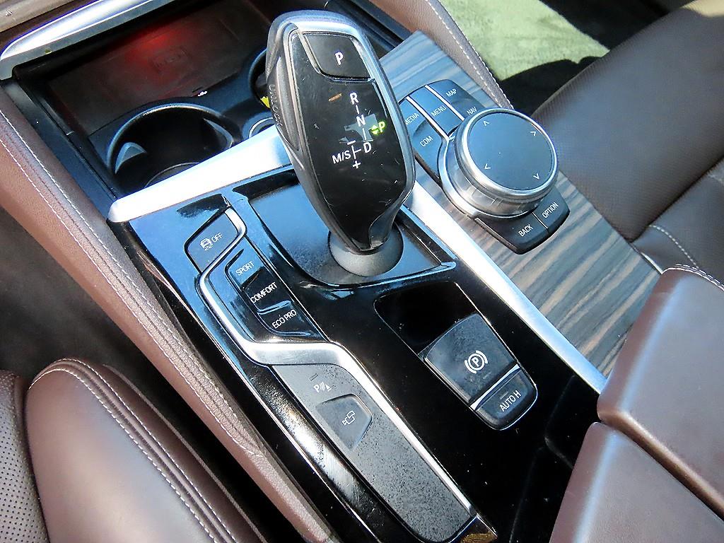 BMW 5-Series — photo 11