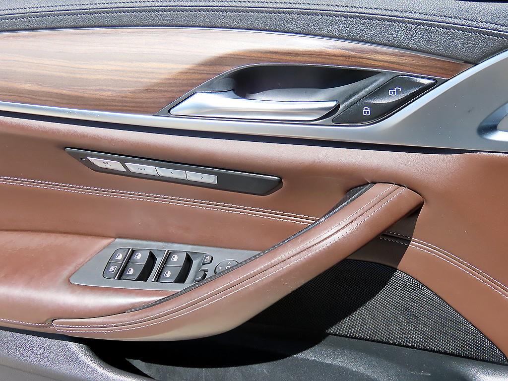 BMW 5-Series — photo 12
