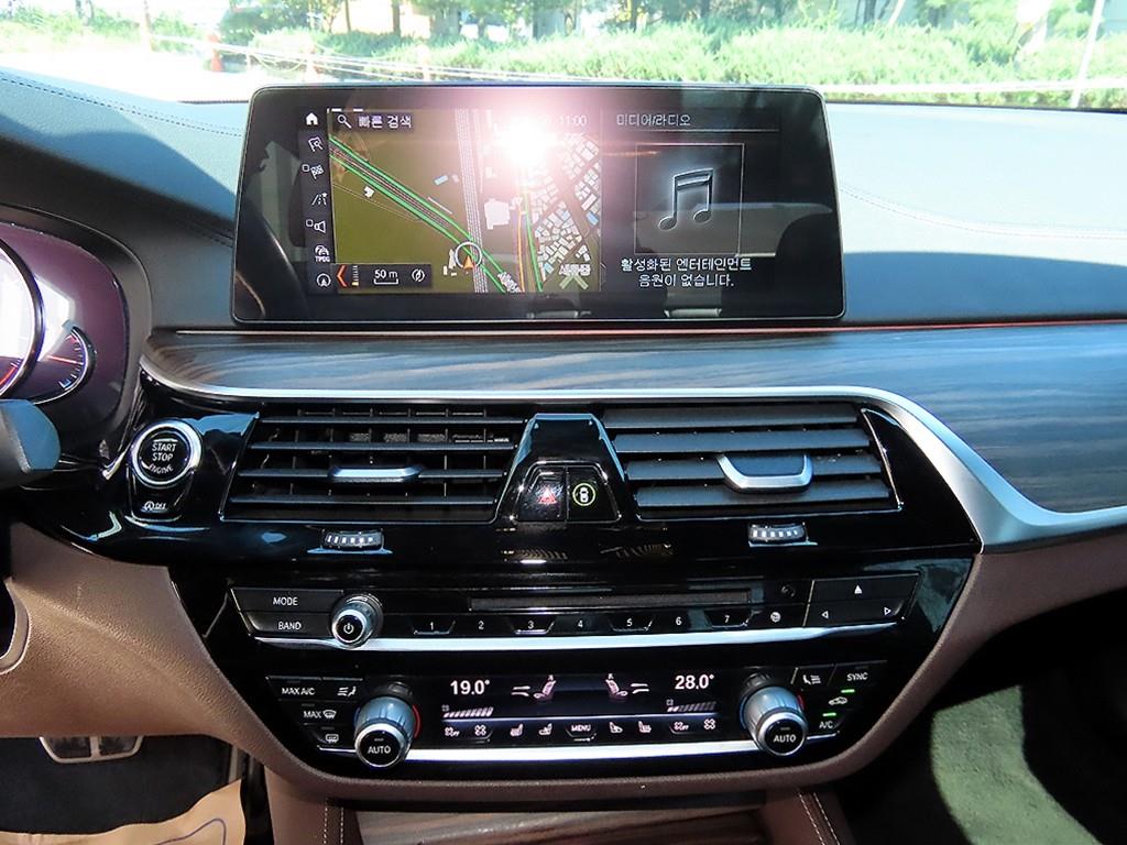 BMW 5-Series — photo 14