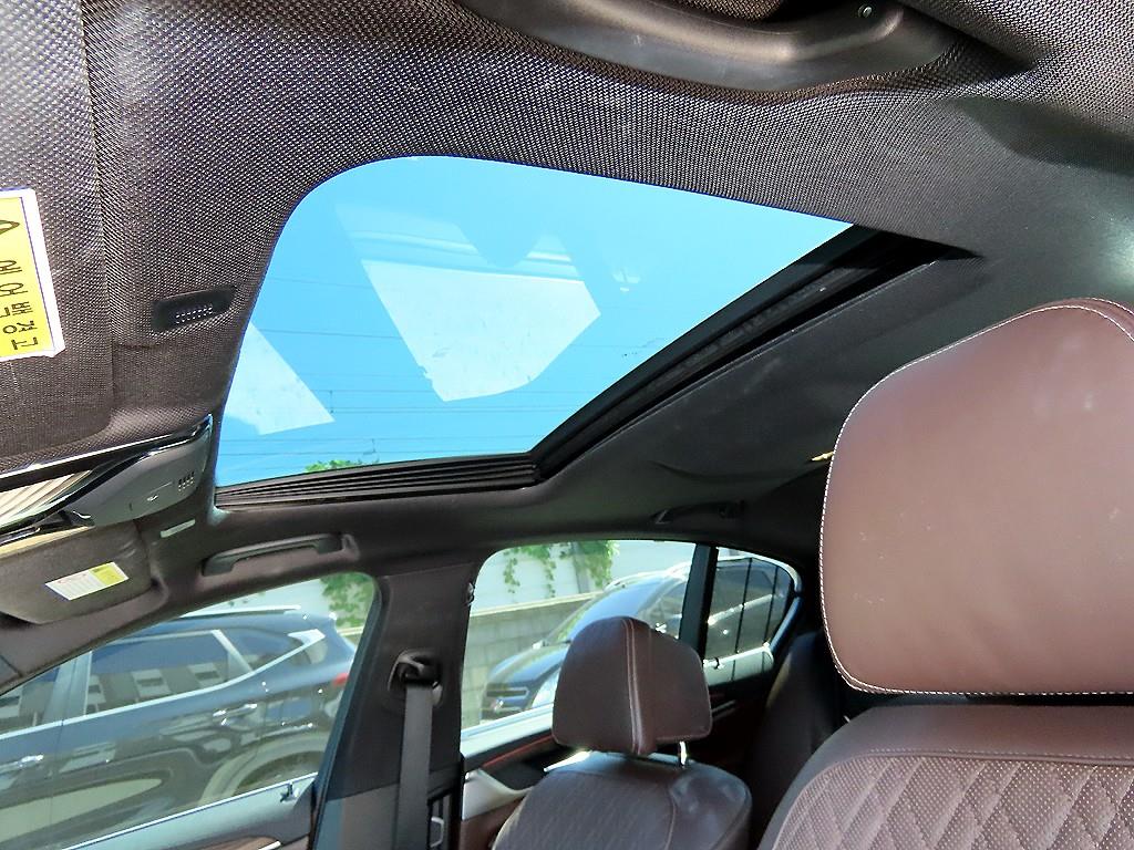BMW 5-Series — photo 17