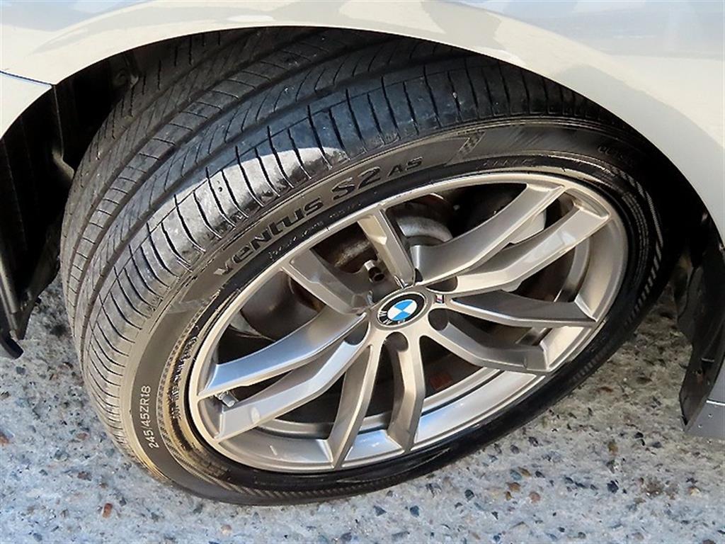 BMW 5-Series — photo 20