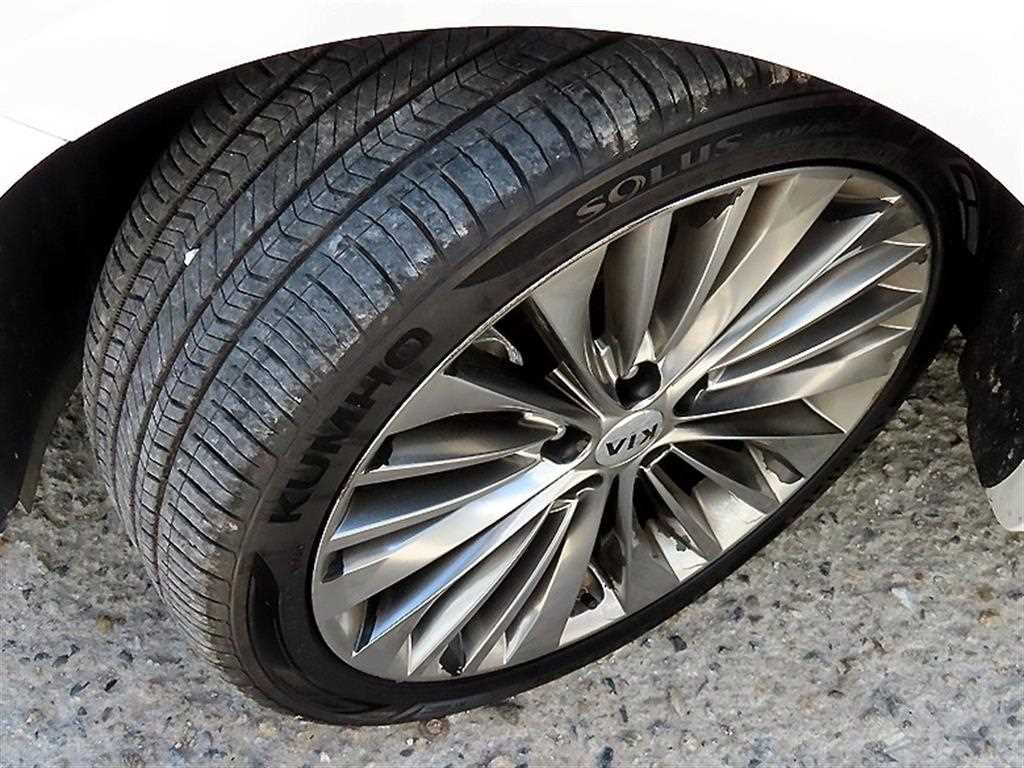 Kia K7 — photo 20