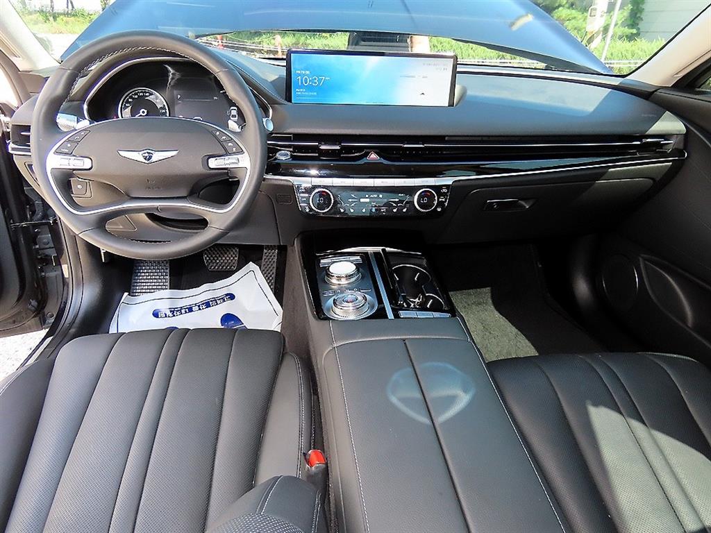 Genesis G80 — photo 07