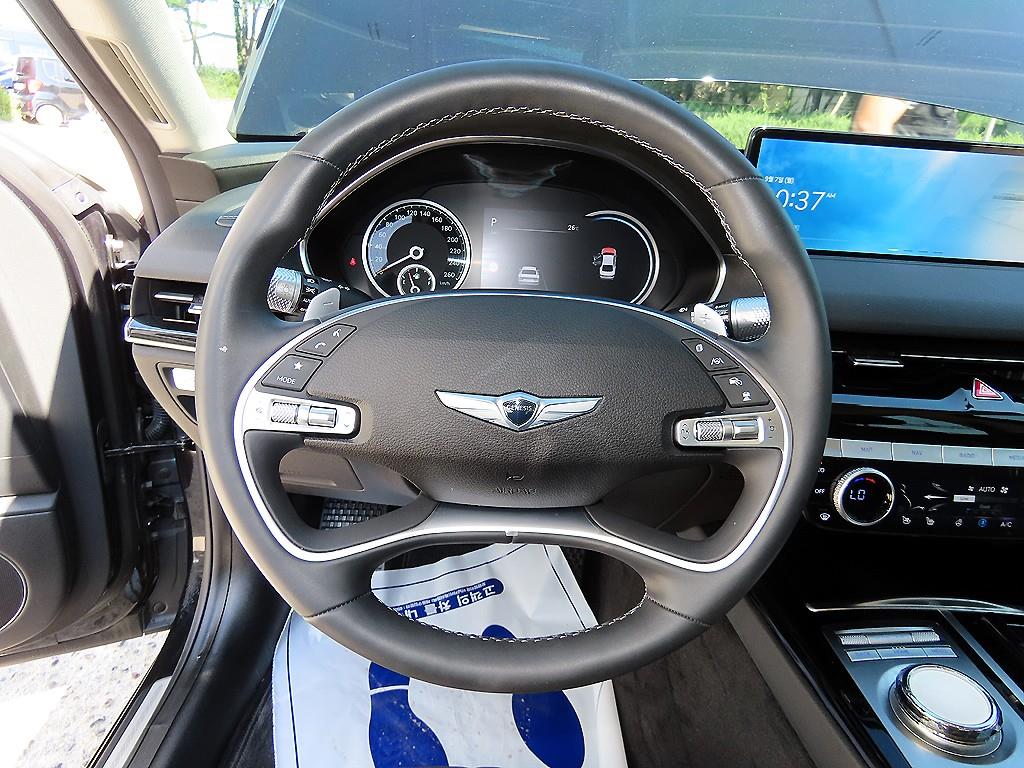 Genesis G80 — photo 08