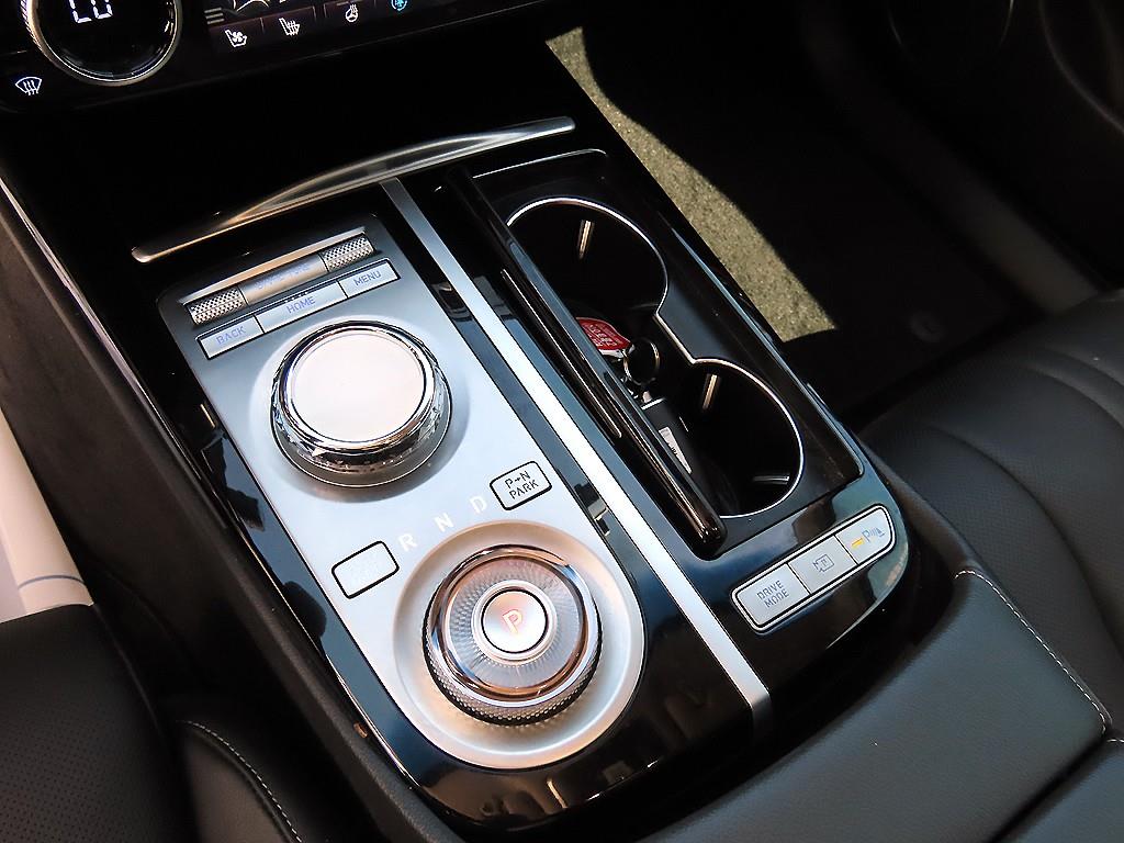 Genesis G80 — photo 11