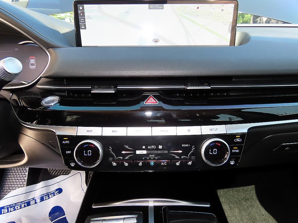 Genesis G80 — photo 13