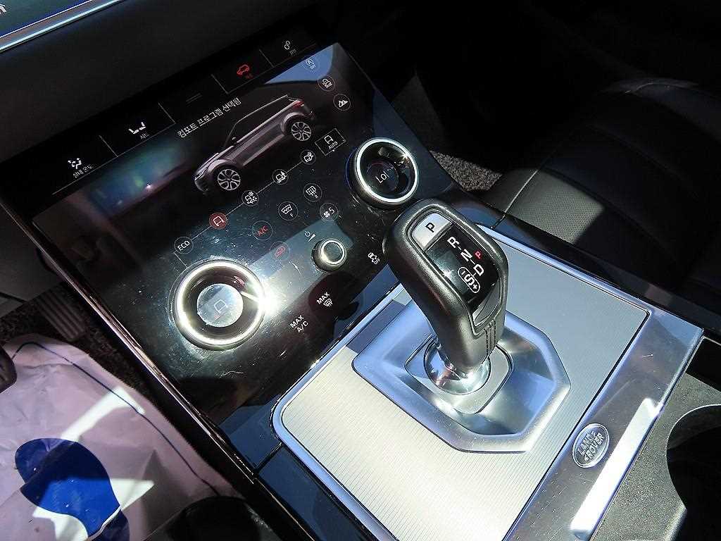 Land Rover Range Rover Evoque — photo 10