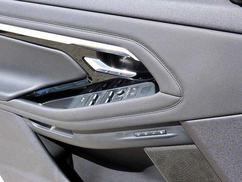 Land Rover Range Rover Evoque — photo 11