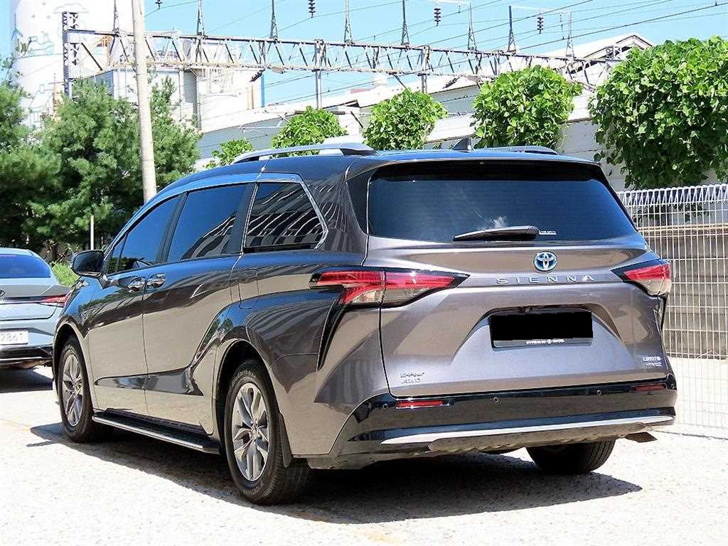 Toyota Sienna — photo 03