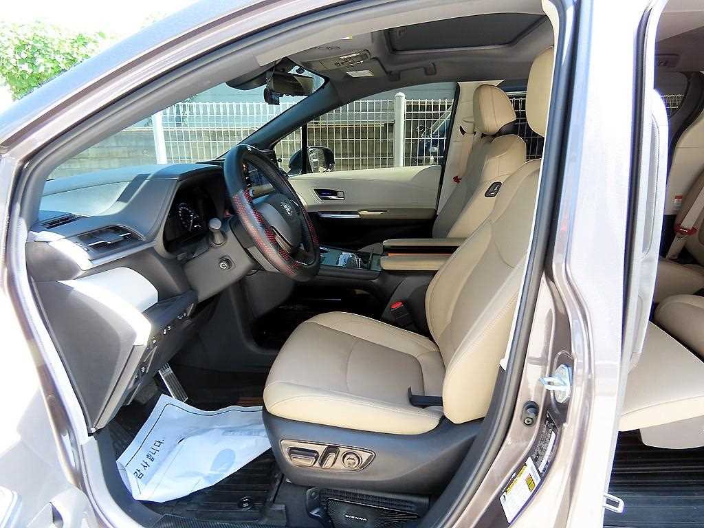 Toyota Sienna — photo 05
