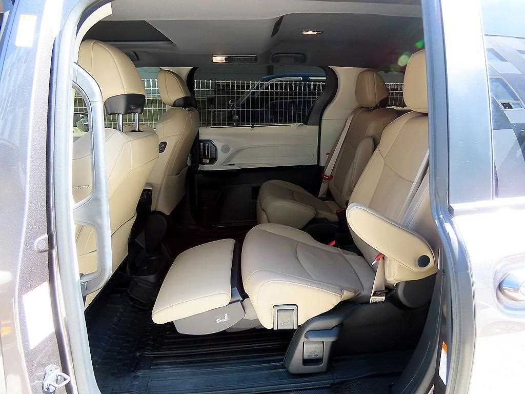 Toyota Sienna — photo 06
