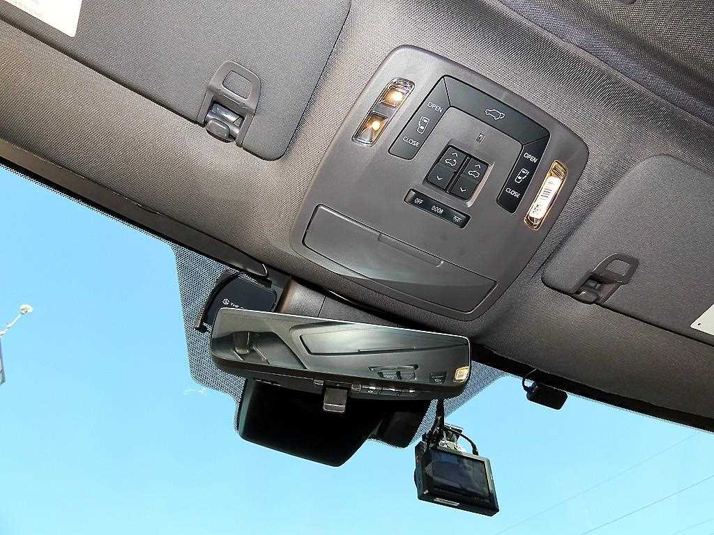 Toyota Sienna — photo 14