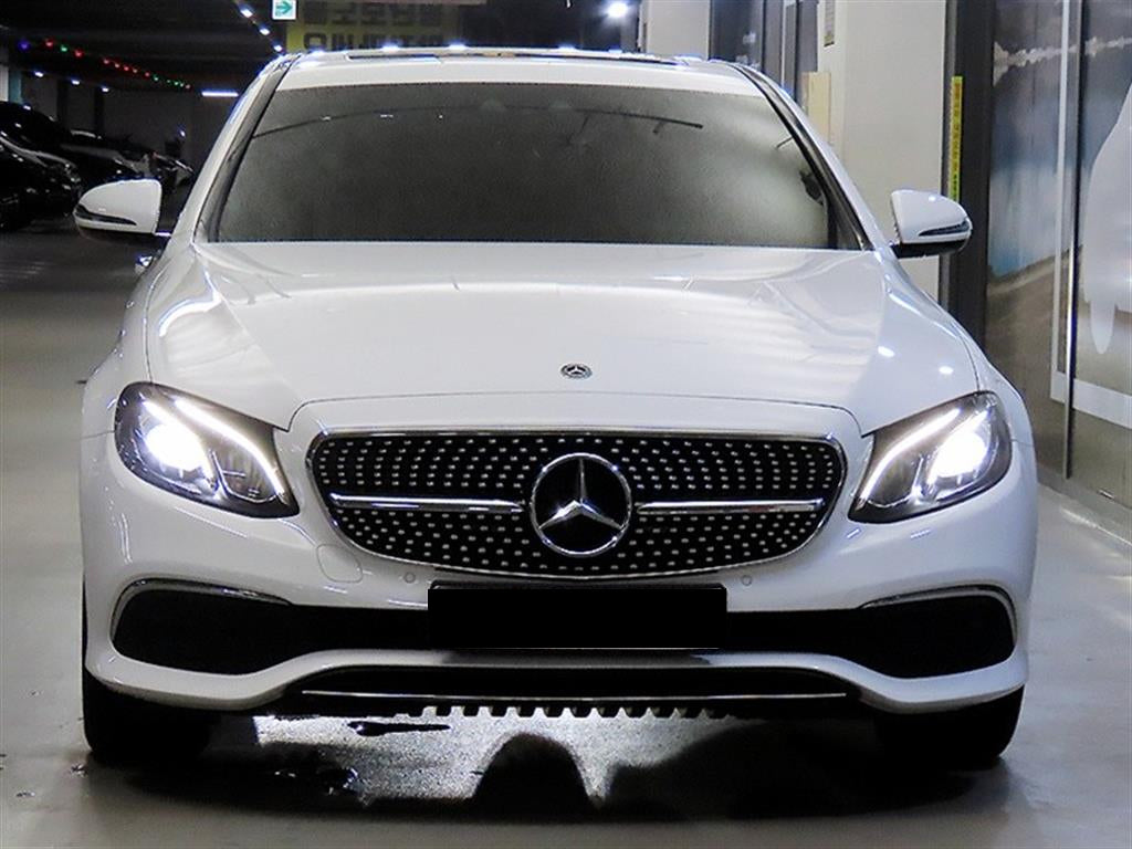 Mercedes-Benz E-Class — photo 02