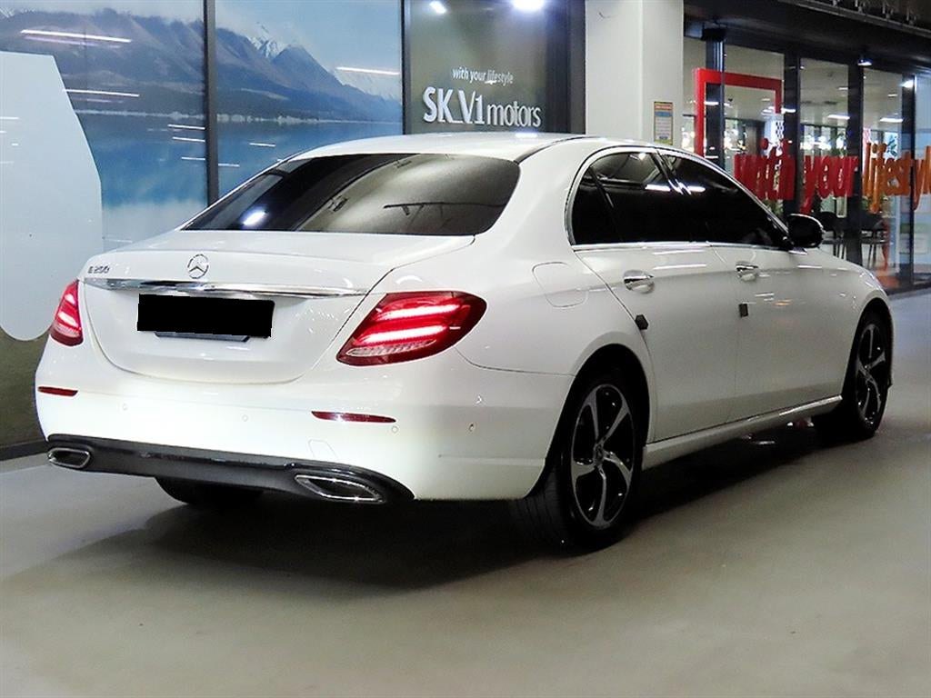 Mercedes-Benz E-Class — photo 04