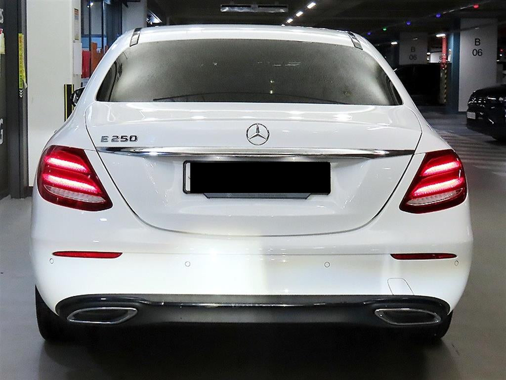 Mercedes-Benz E-Class — photo 05