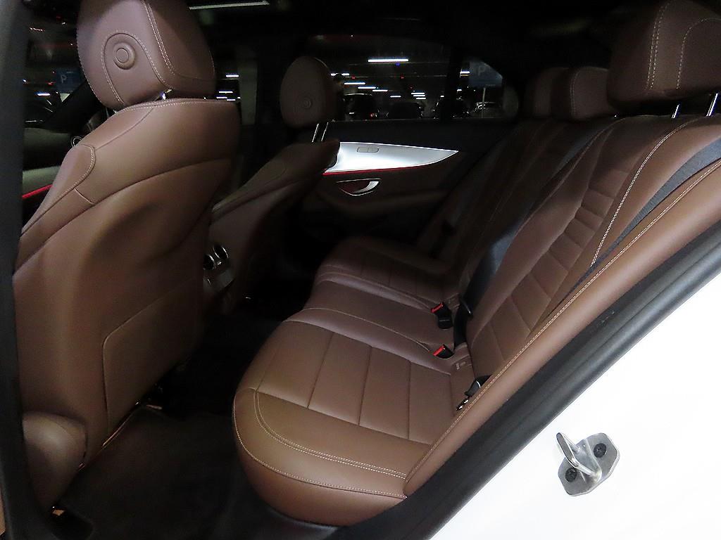 Mercedes-Benz E-Class — photo 07