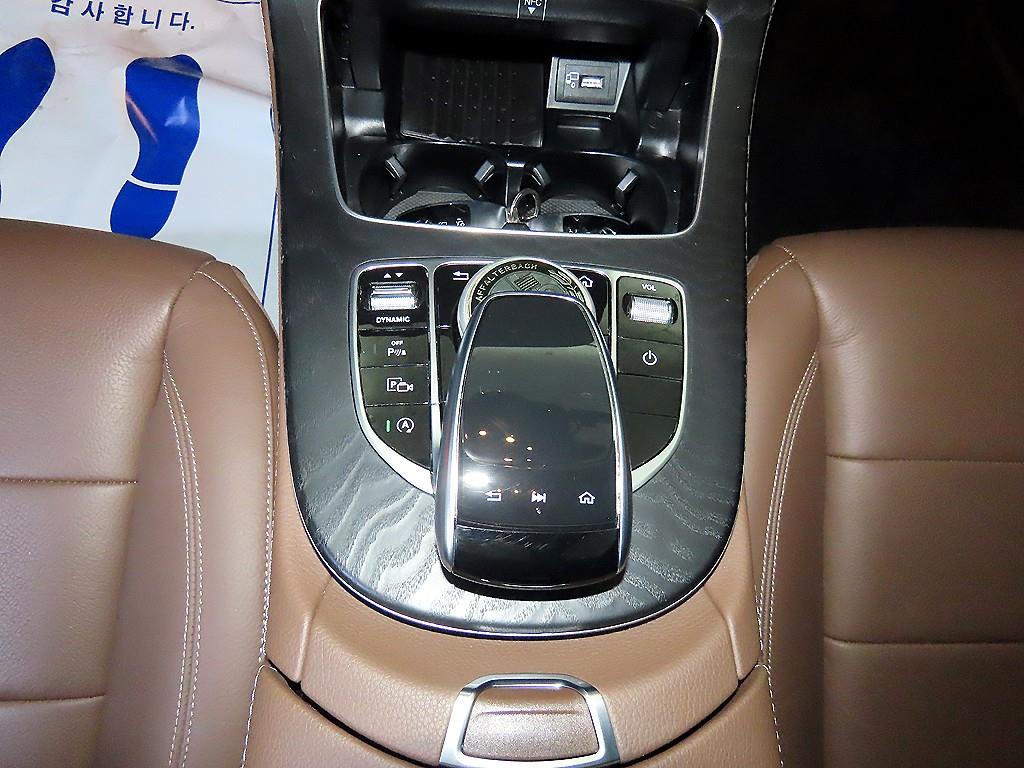 Mercedes-Benz E-Class — photo 12
