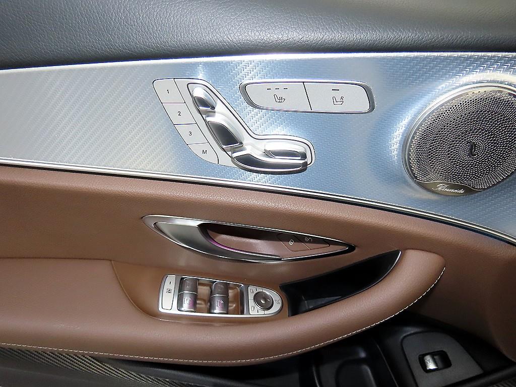 Mercedes-Benz E-Class — photo 14