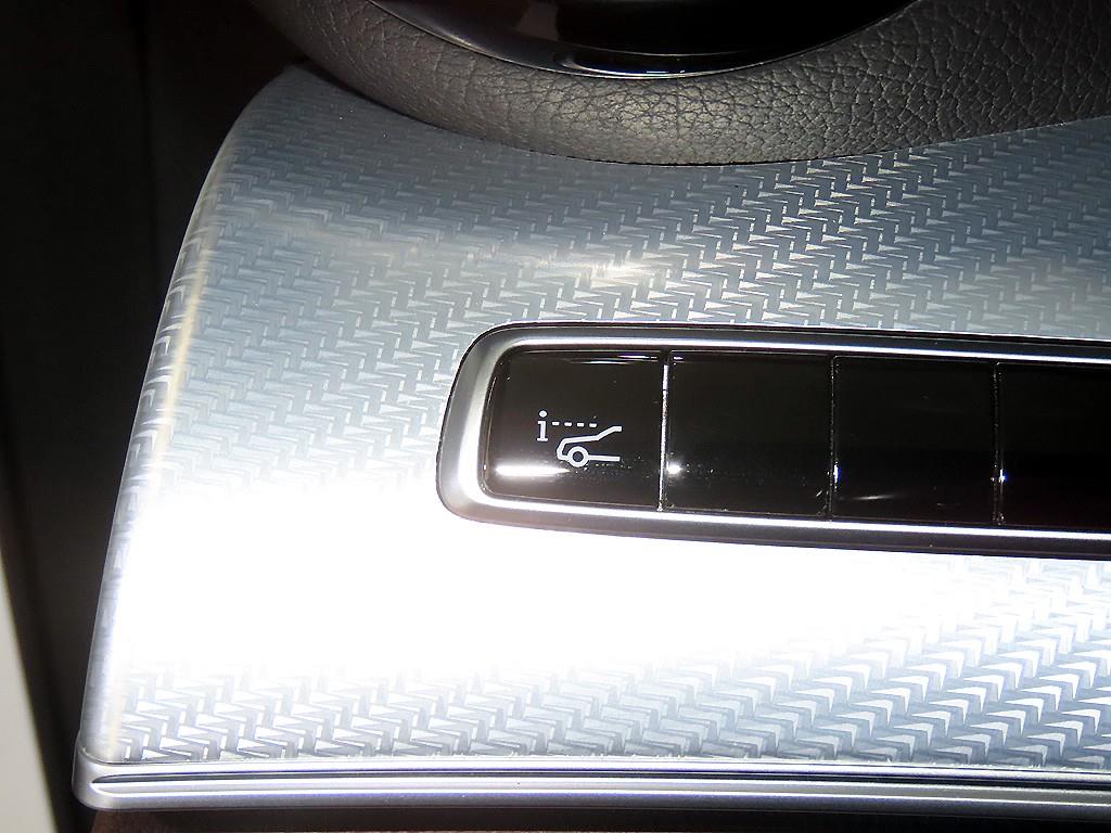 Mercedes-Benz E-Class — photo 15