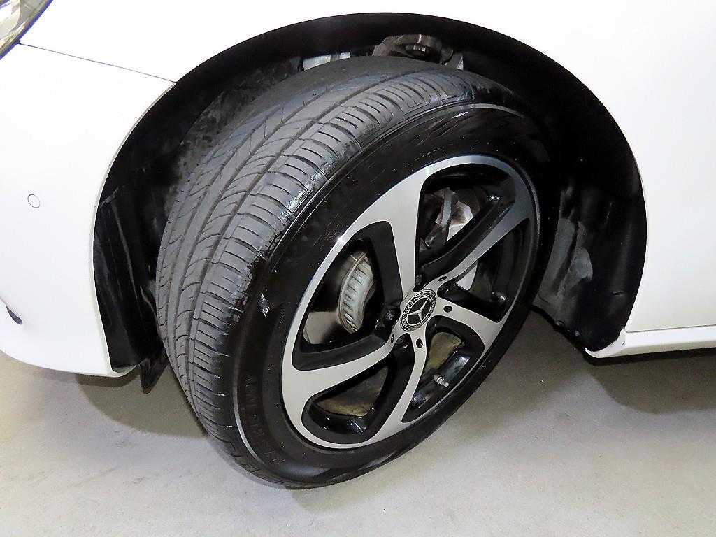 Mercedes-Benz E-Class — photo 20