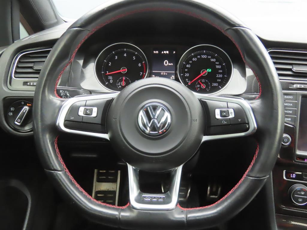 Volkswagen Golf — photo 09