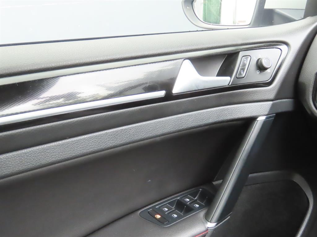Volkswagen Golf — photo 12