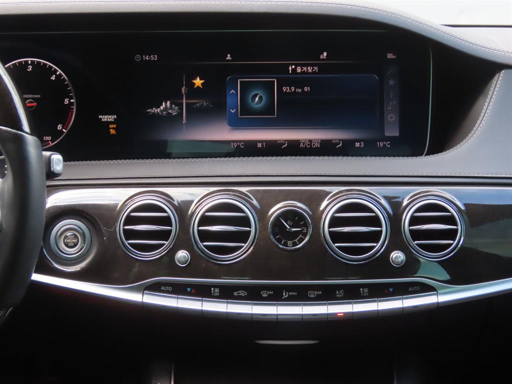 Mercedes-Benz S-Class — photo 12