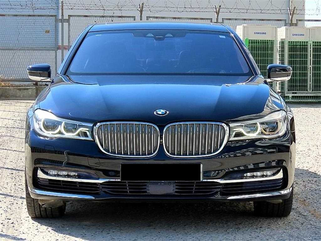 BMW 7-Series — photo 01